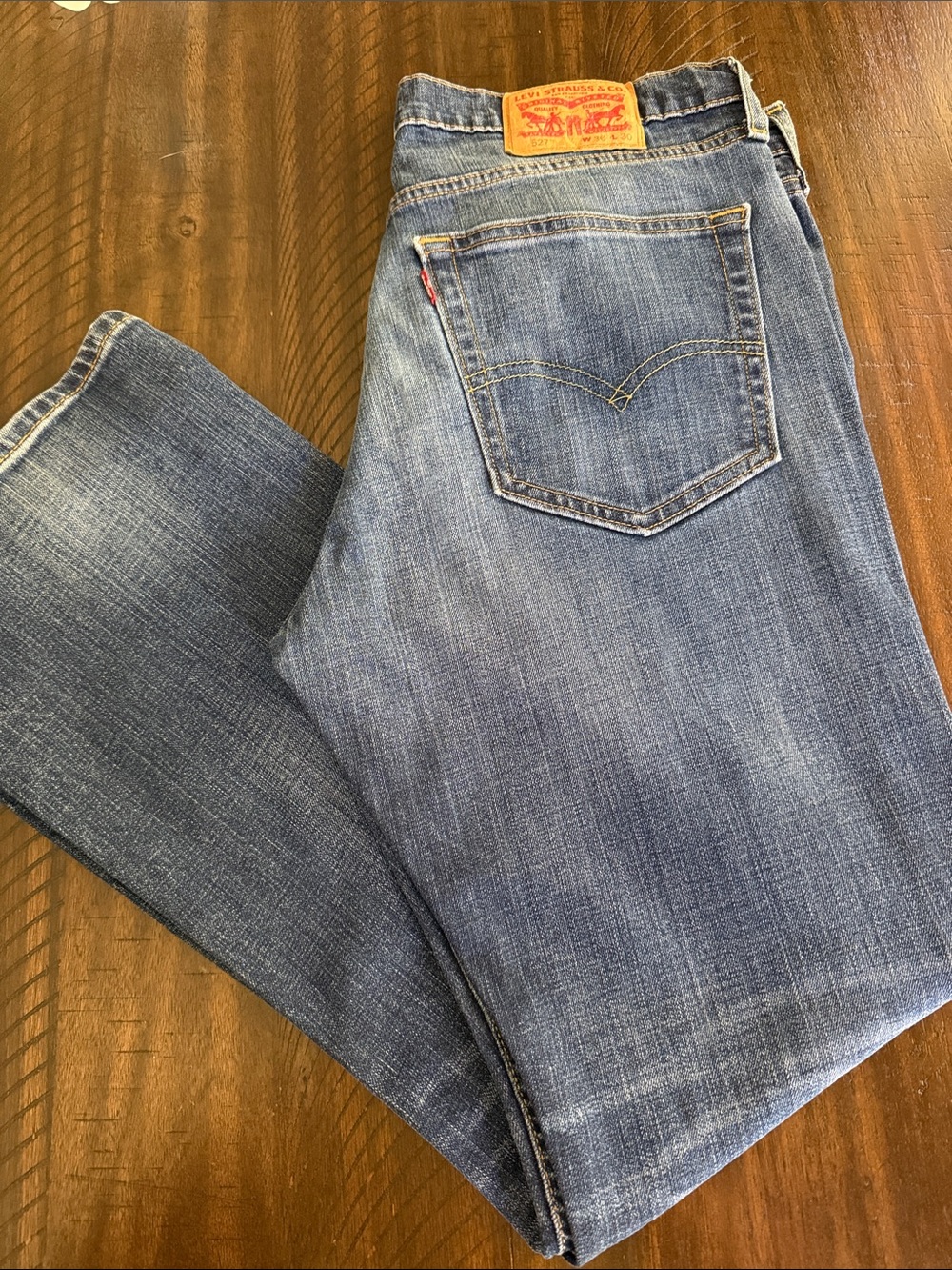 Levi's Men’s Faded Blue Straight Jeans Style 527